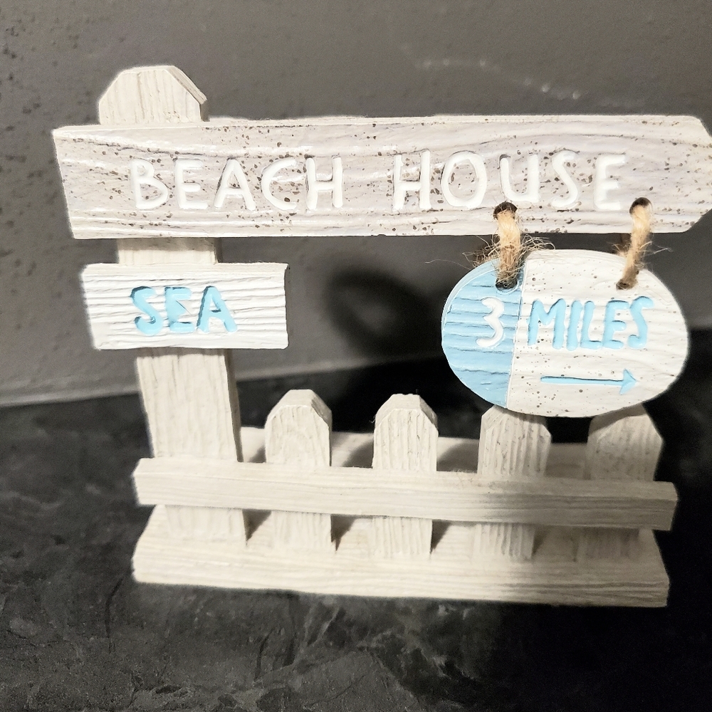 Coastal toothbrush holder